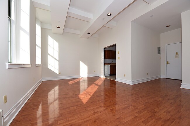 Building Photo - 4502 Ditmars Blvd