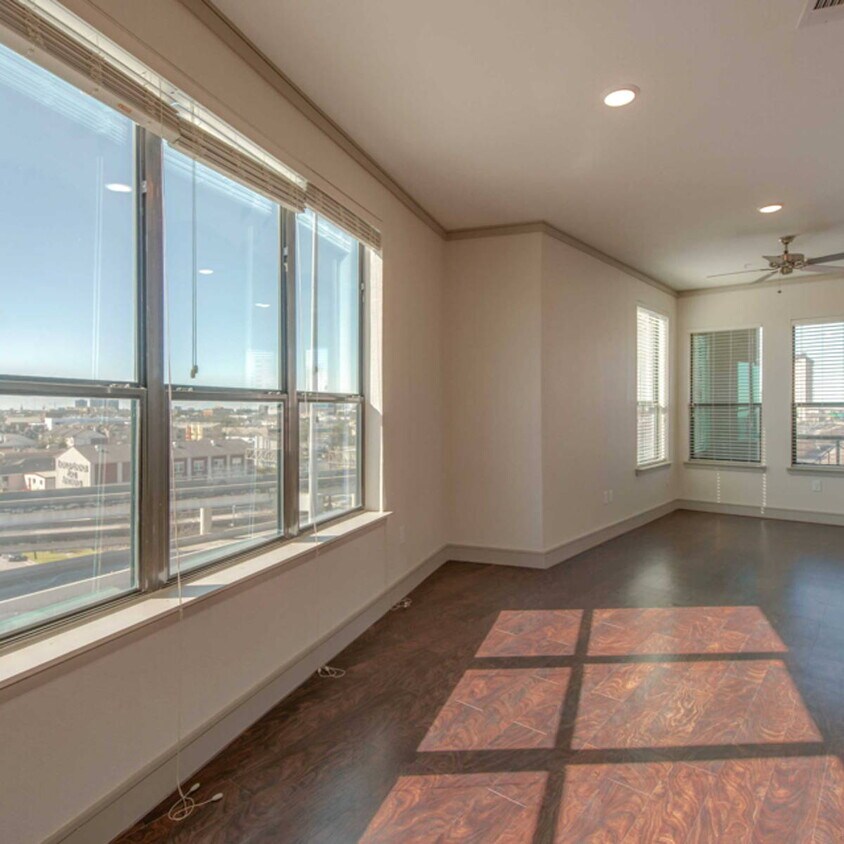 Foto principal - Downtown & $0 Deposits!