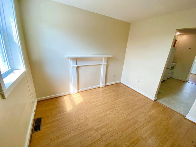 Foto del edificio - Charming 1BR with 1.5 Baths and Bonus Basement Room in the Heart of Ridgley’s Delight