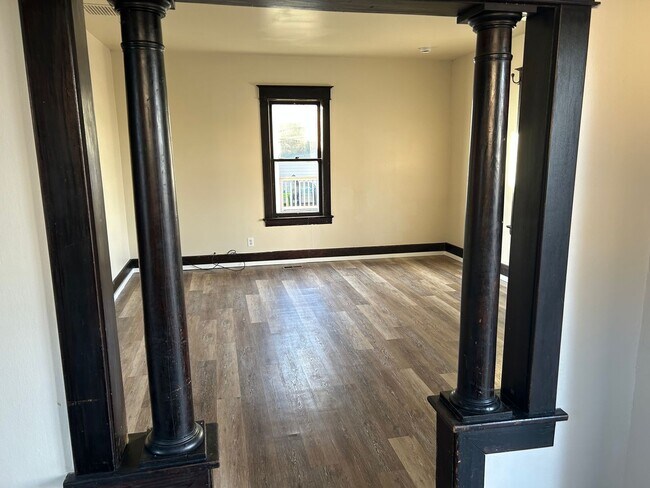 Foto del edificio - Freshly Updated 4 Bedroom/ 1 Bathroom House