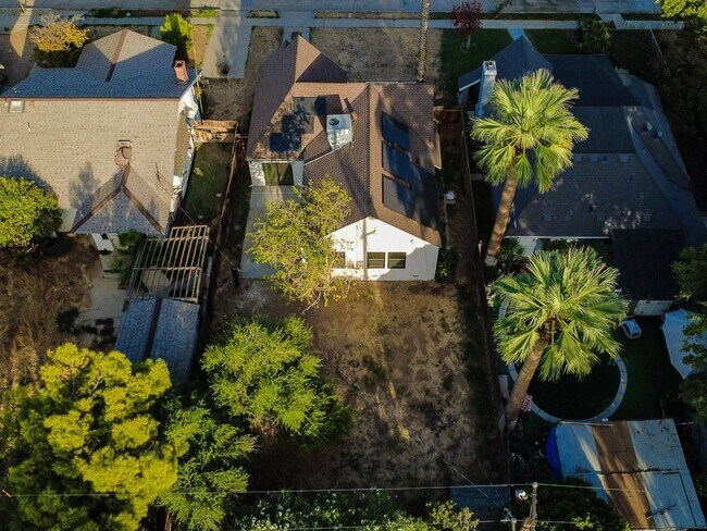 Foto del edificio - 1271 N Roosevelt Ave