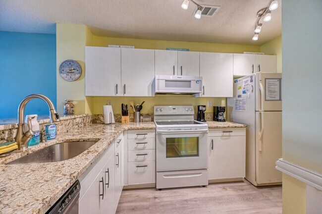 Foto del edificio - FURNISHED OFF-SEASON MONTHLY RENTAL-STARTI...