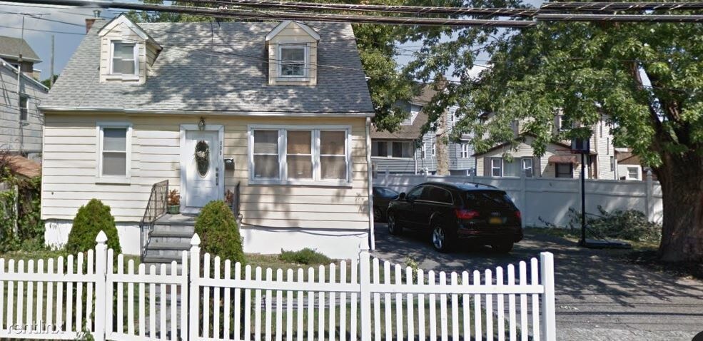 Primary Photo - 900 Mile Square Rd