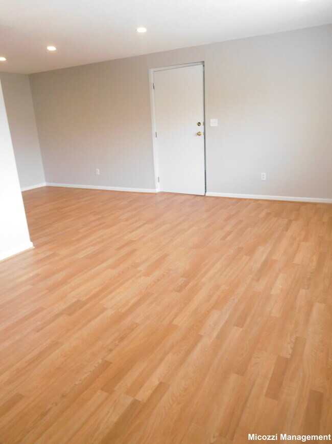 Foto del edificio - 396 Langley Rd