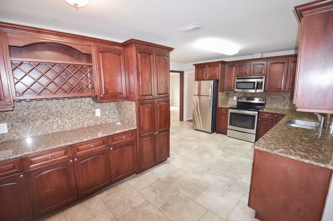Building Photo - 3061 Nicholson Dr