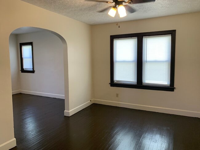 Building Photo - 1924 Maple Ave NE