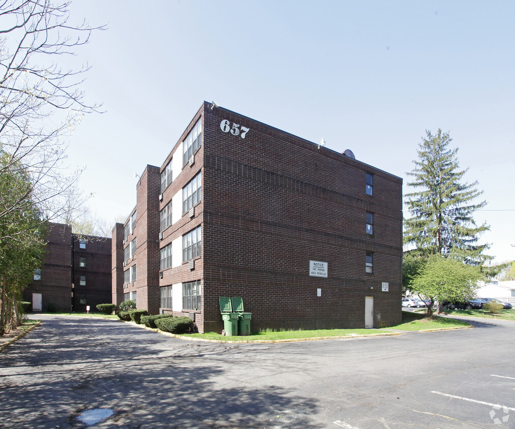 Primary Photo - Meriden East Apartments