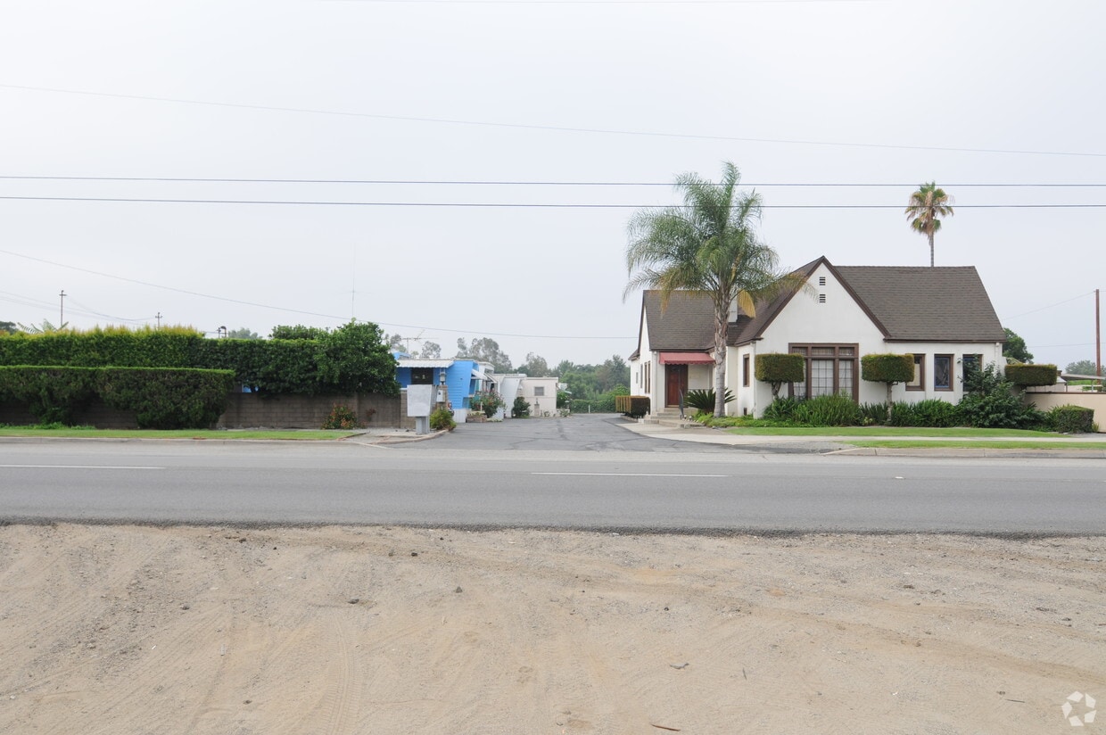 Primary Photo - 5611 W Mission Blvd