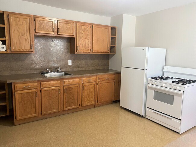 Kitchen - 51 Worcester St