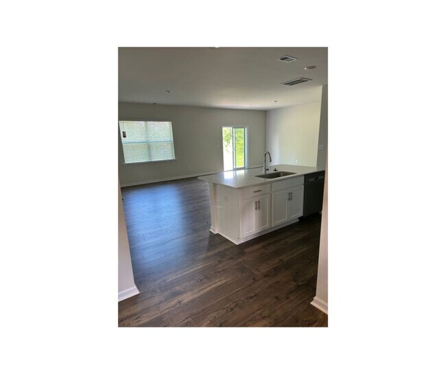 Foto del edificio - 1215 37th Ave Lane NE