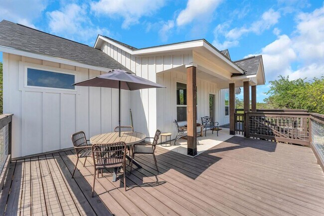Building Photo - 1089 Hidden Hills Dr