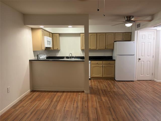 Foto del edificio - 3022 Forest Ln