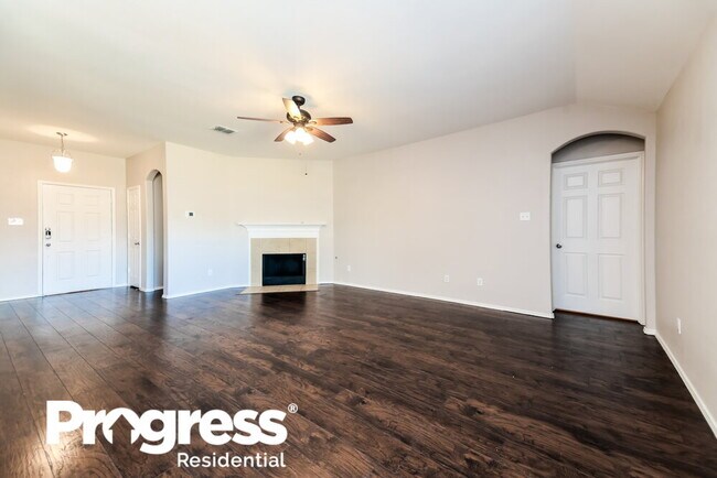 Building Photo - 2250 Acacia Dr