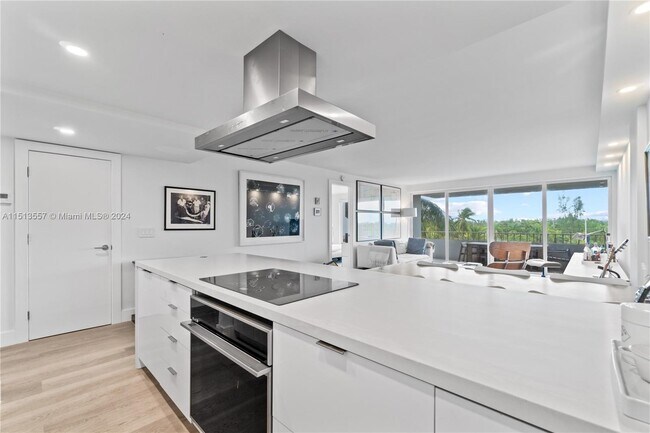 Foto del edificio - 155 Ocean Ln Dr
