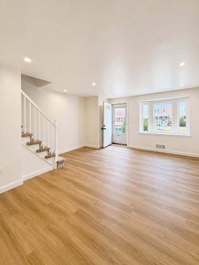 Foto del edificio - 7907 Kavanagh Rd