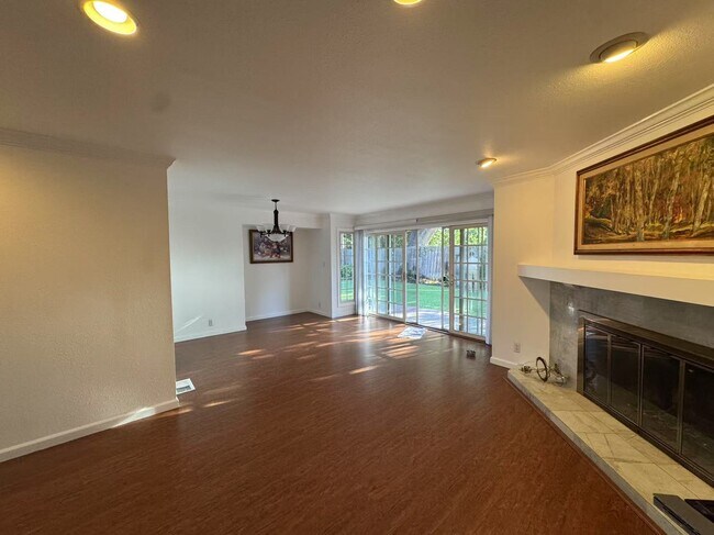 Foto del edificio - 1450 Meadow Ln