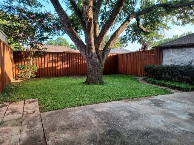 Building Photo - 629 Phillips Dr