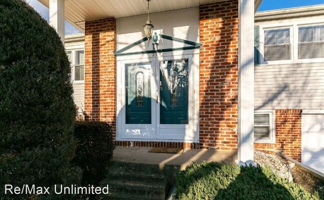 Building Photo - 3 br, 2.5 bath House - 25 Clemson Rd