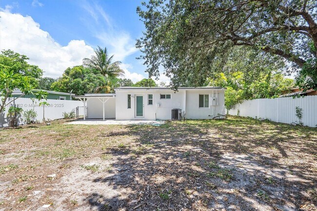 Foto del edificio - 160 NW 121st St