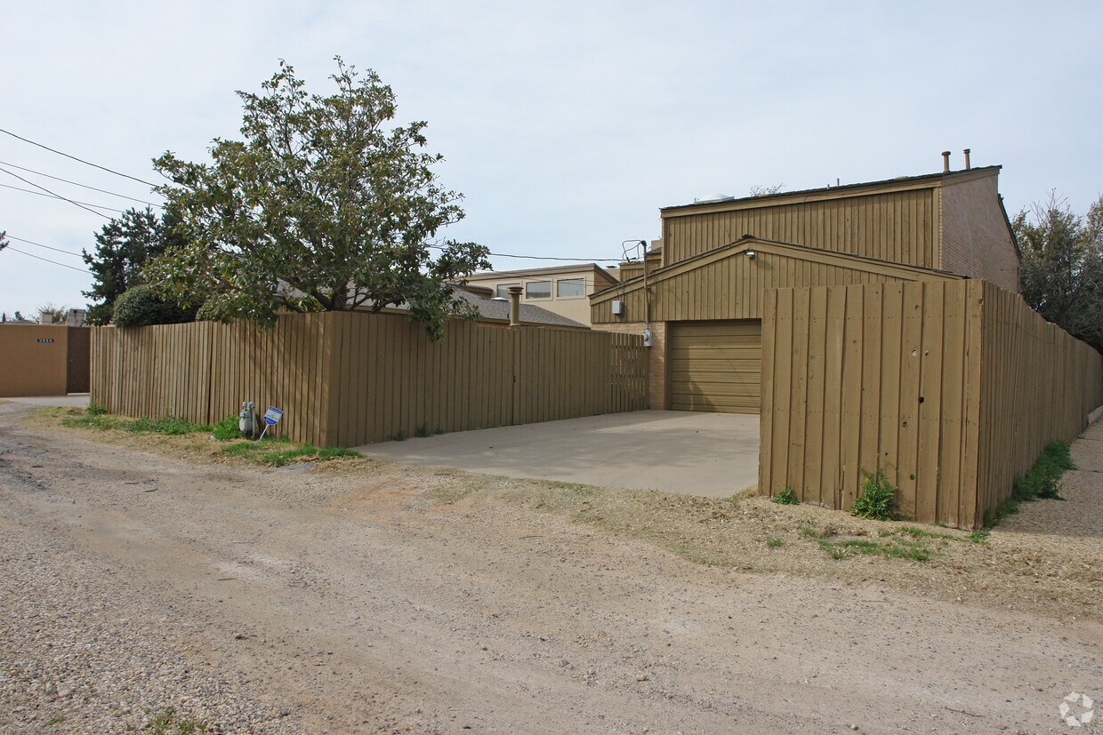 Building Photo - 3950 Monclair Ave