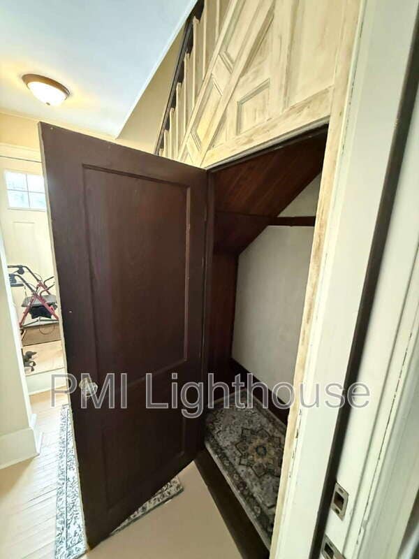 Building Photo - 145 Soundview Rd