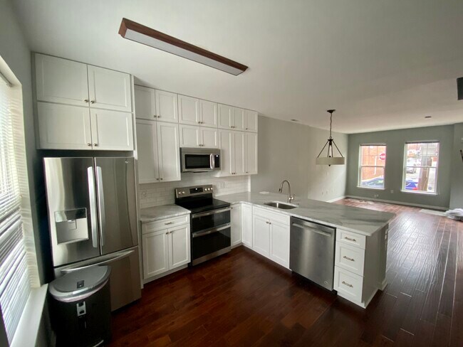 Building Photo - 714 S 13th St