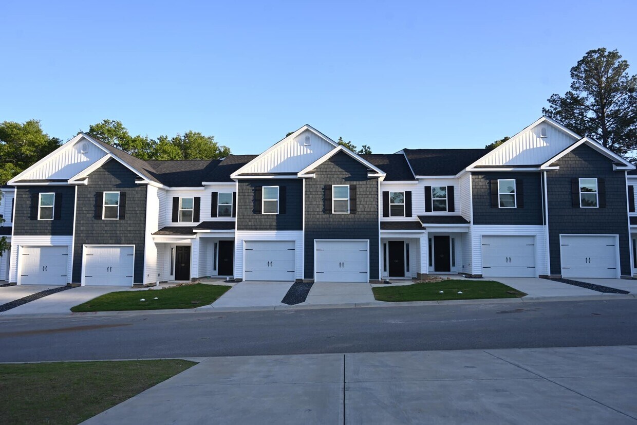Primary Photo - 2233 Perrins Ln
