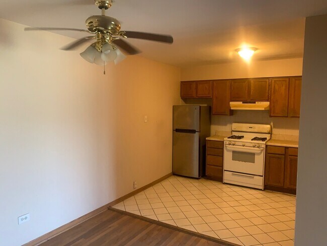 Foto del edificio - 8876 Golf Rd N