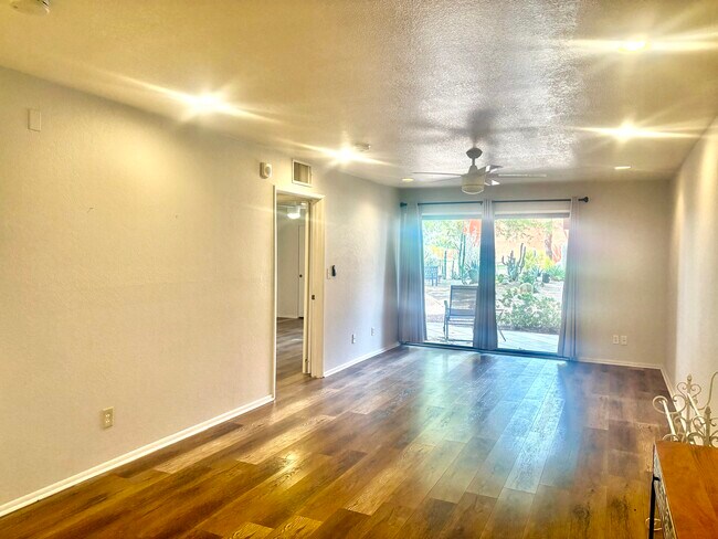 Foto del edificio - 12212 N Paradise Village Pkwy W