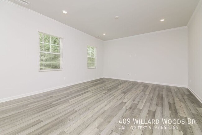 Foto del edificio - 409 Willard Wds Dr