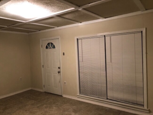 Foto del edificio - 9707 Santa Cruz St