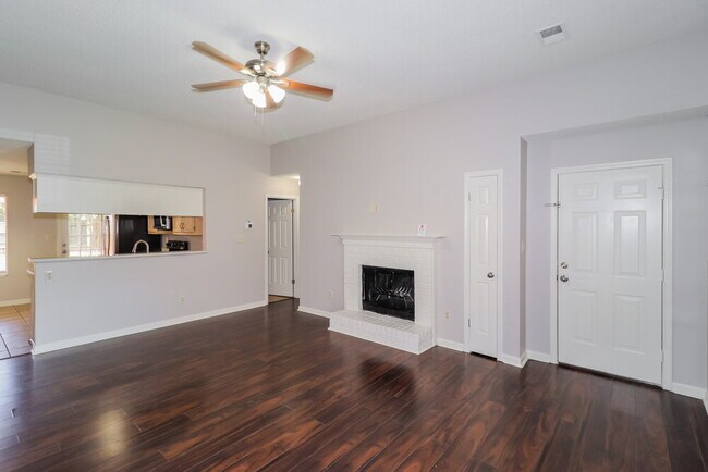 Building Photo - 7890 Hunter's Crossing