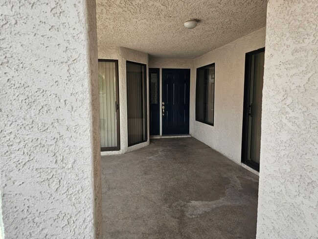 Foto del edificio - Unfurnished Long Term