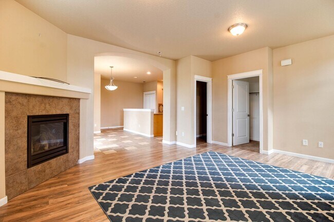 Building Photo - 3 Bed/ 2.5 Bath