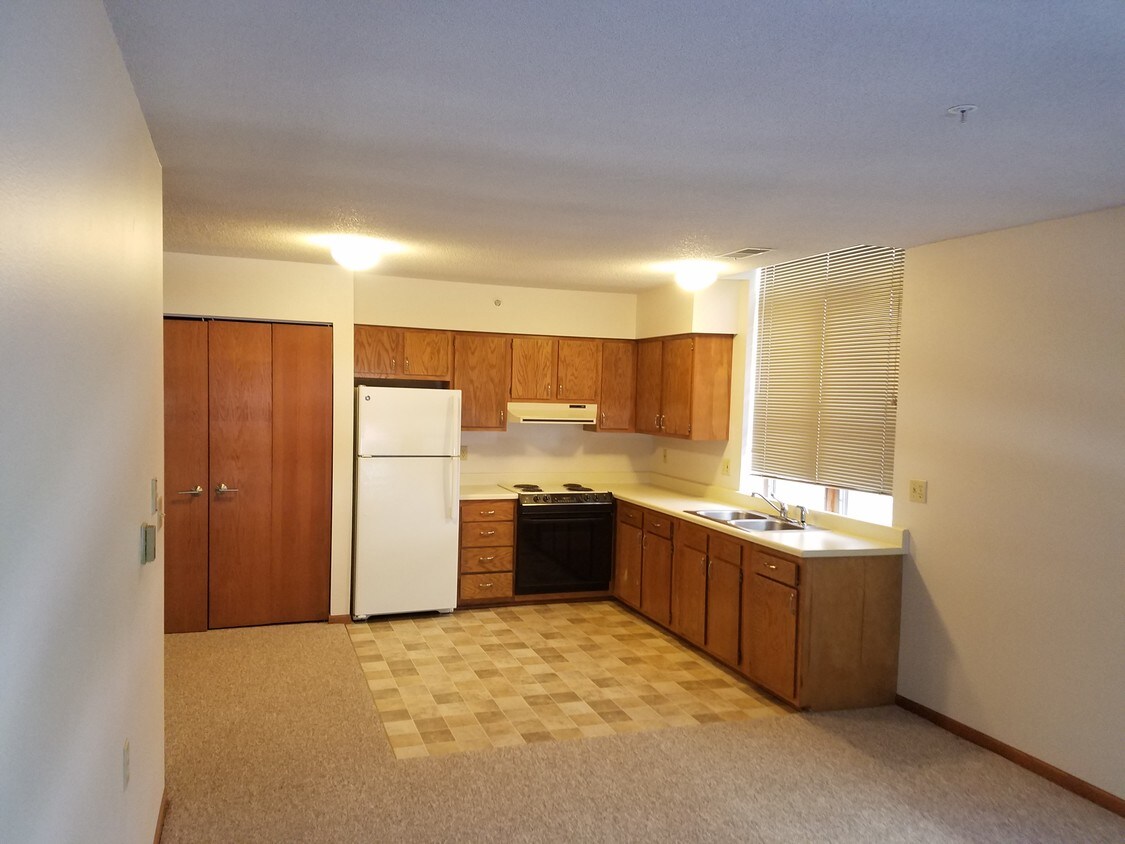 319 E Washington St Iowa City Ia 52240 Apartments Iowa City Ia Apartments Com