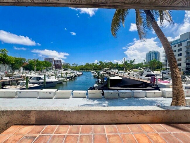 Foto del edificio - 1700 NW N River Dr