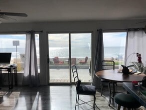 Building Photo - 3600 The Strand