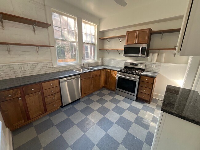Building Photo - 1609-1611 Clifton Ave