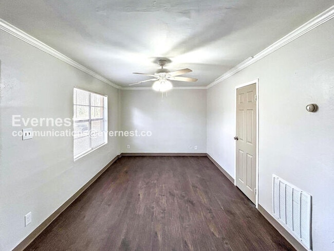 Building Photo - 431 Annie St