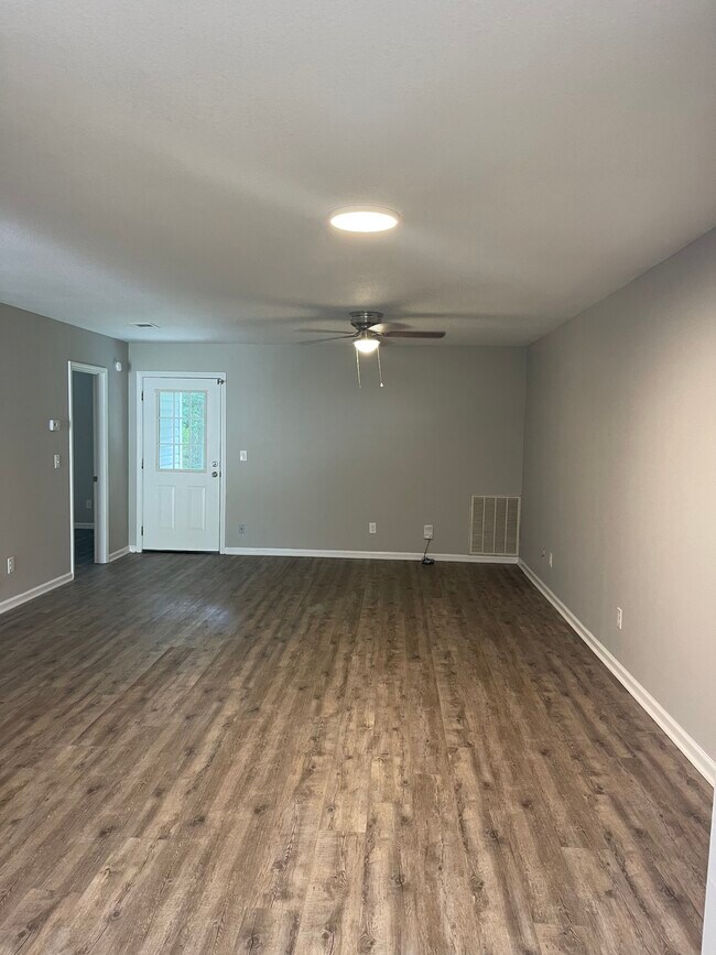 Foto del edificio - 211 S Island St
