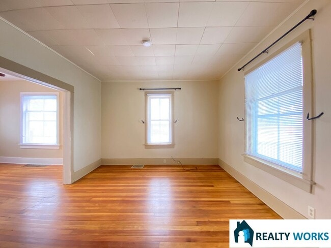 Building Photo - Adorable 2 bed 2 bath house!