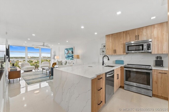 Building Photo - 1391 S Ocean Blvd