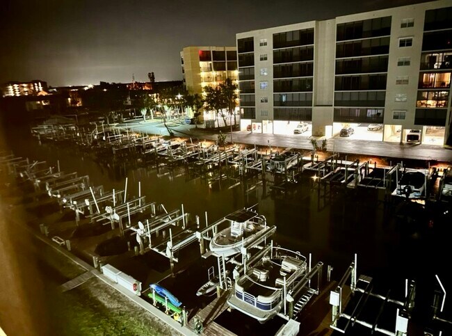 Foto del edificio - 4531 Bay Beach Ln