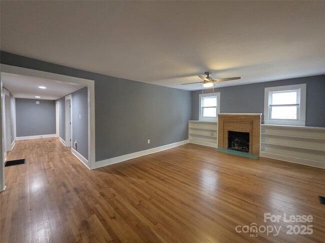 Foto del edificio - 222 W McCubbins St