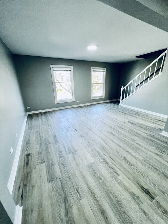 Building Photo - 2021 Farnham Ct