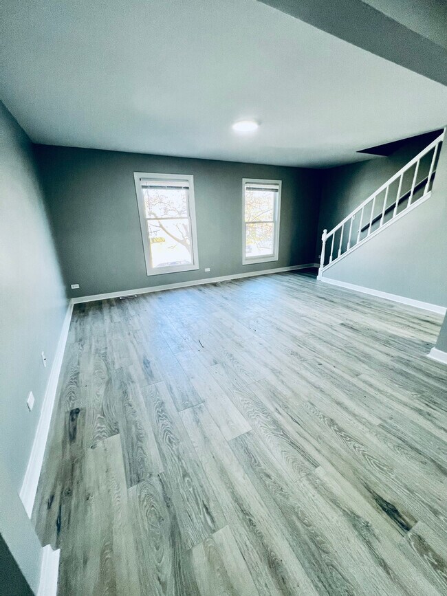 Foto del edificio - 2021 Farnham Ct