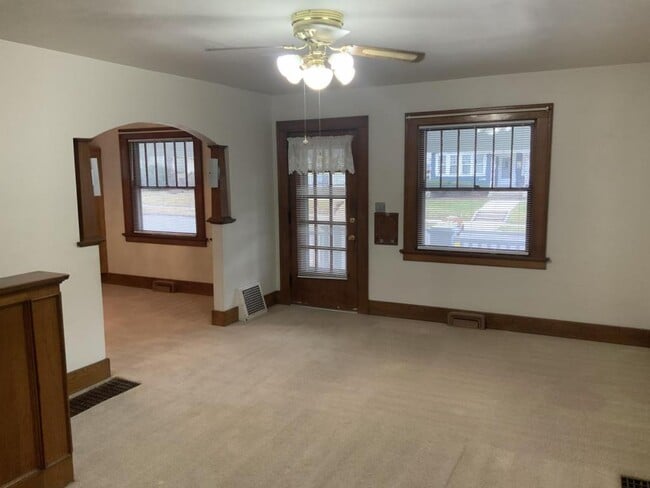 Building Photo - 315 E Lexington Ct