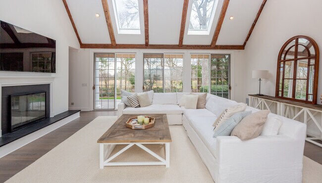 Building Photo - 15 Ruffed Grouse Ct