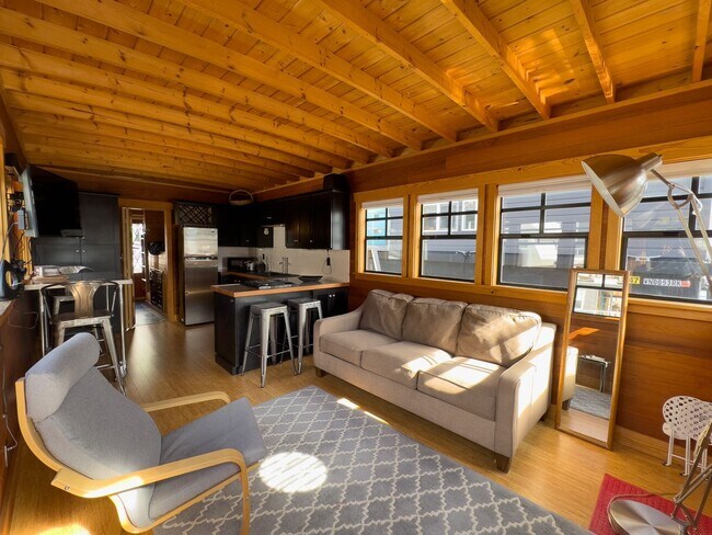 Foto del edificio - Floating Home on Lake Union – 1 Bed / 1 Ba...