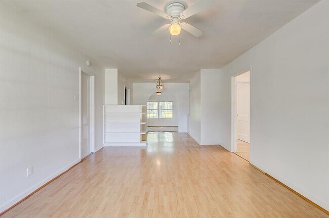 Foto del edificio - 7506 Linwood Ave